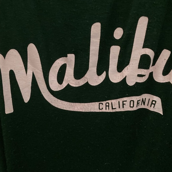 Hollister tshirt says Malibu size medium - Picture 2 of 4